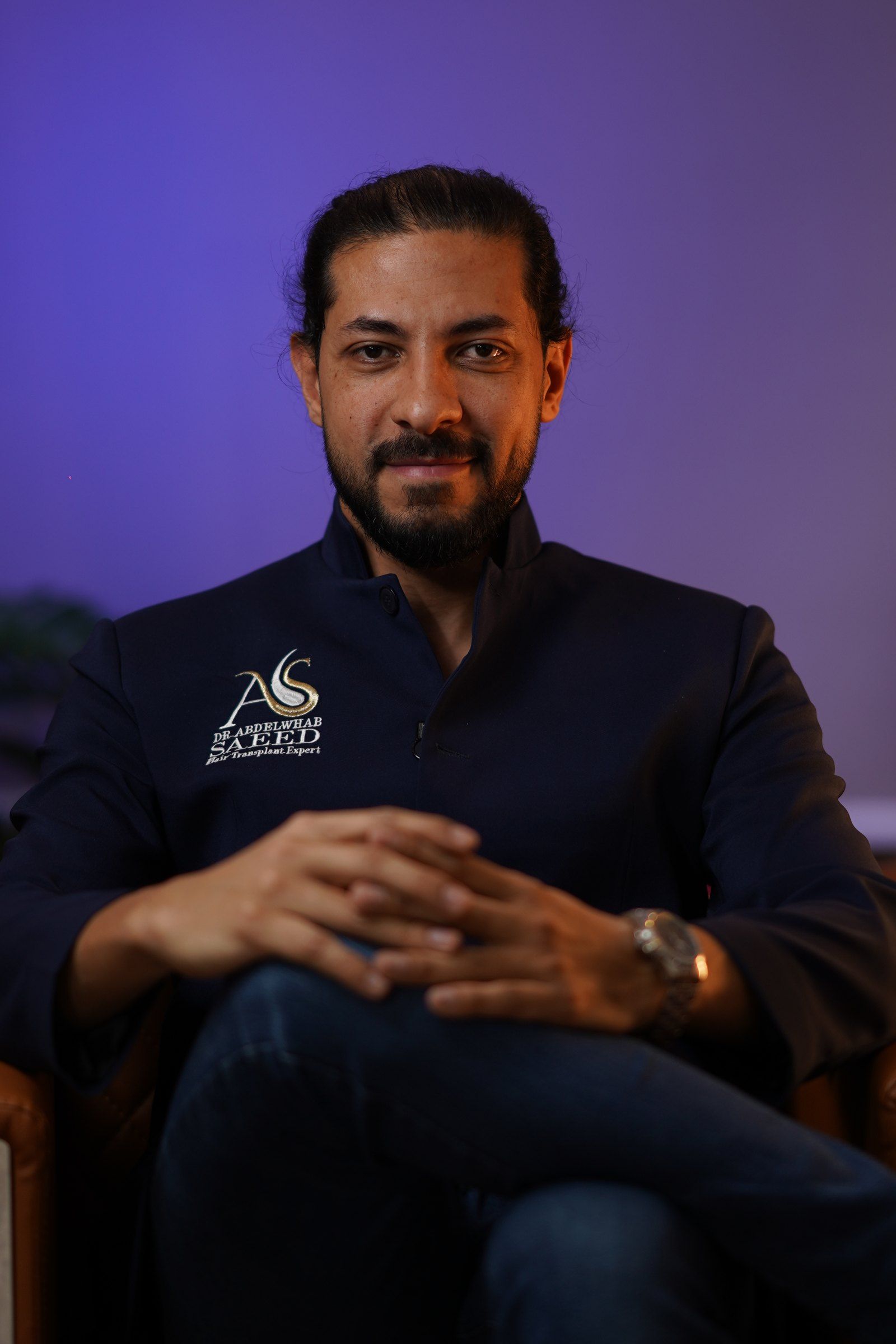 د. عبدالوهاب سعيد في العيادة