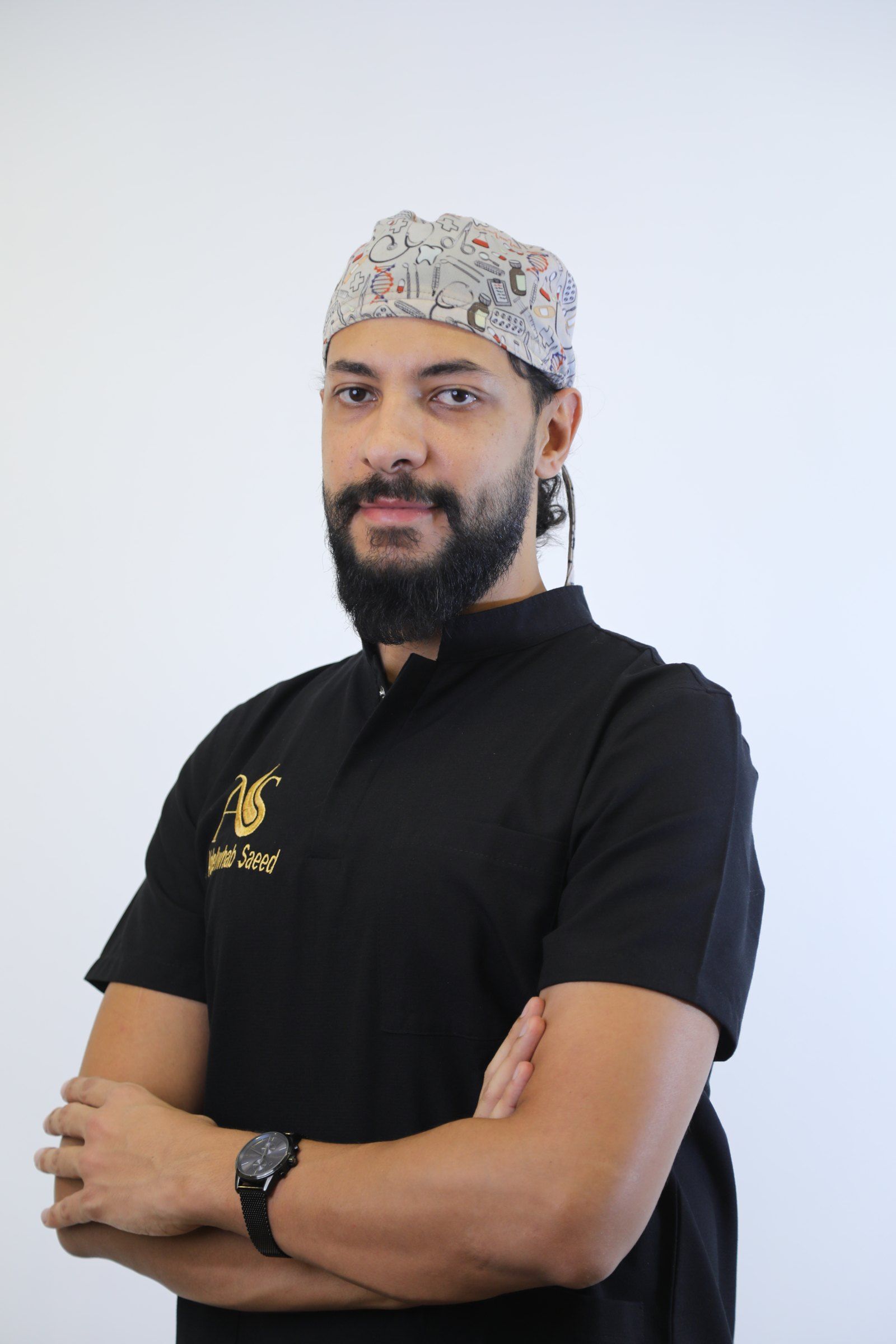 د. عبدالوهاب سعيد بزي العمليات قبل جلسة زراعة الشعر